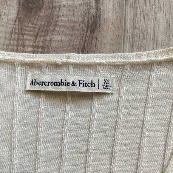 Abercrombie ivory cropped ribbed buttoned long sleeve cardigan top size XS - Picture 3 of 8